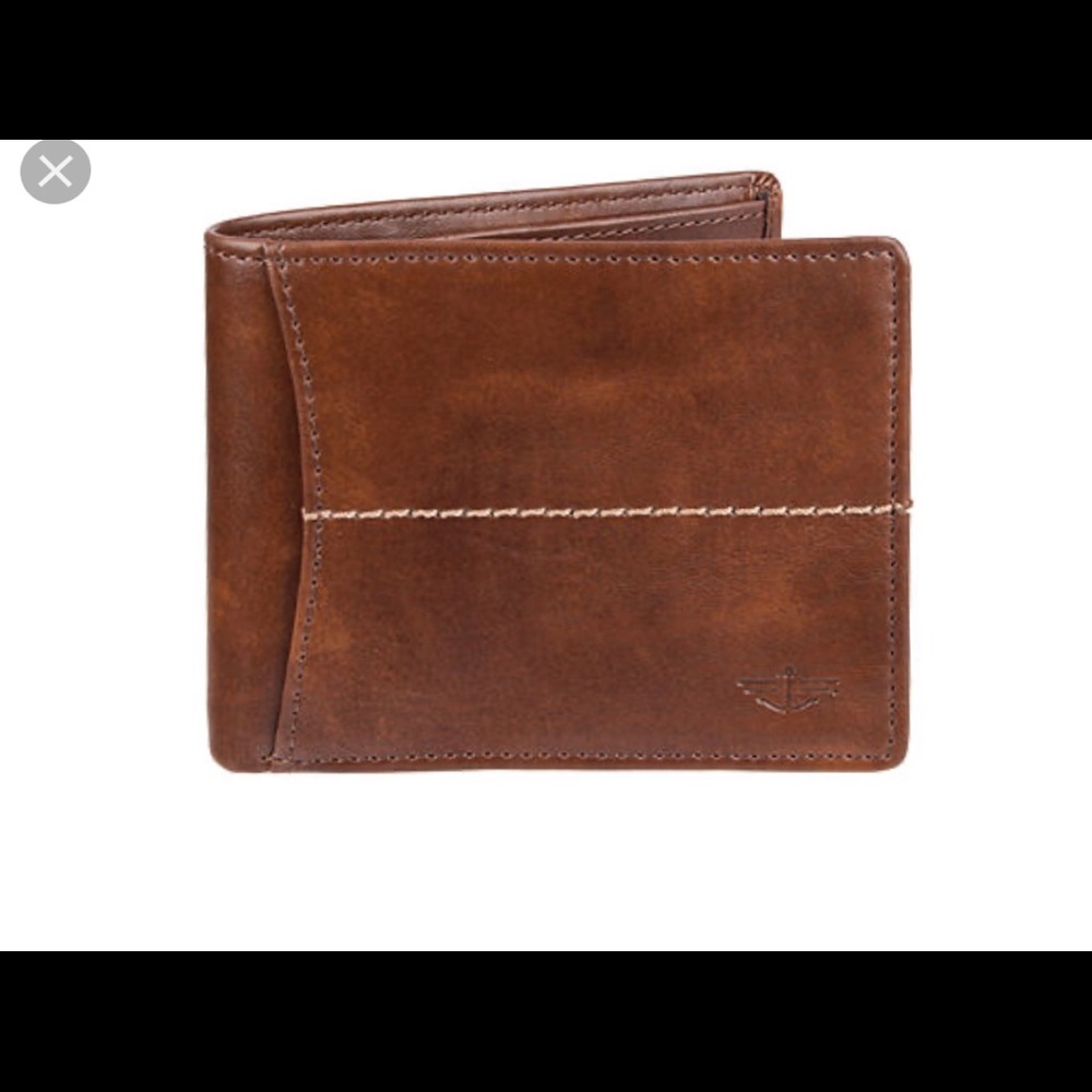 Dockers Extra Capacity Slim Fold RFID Secure